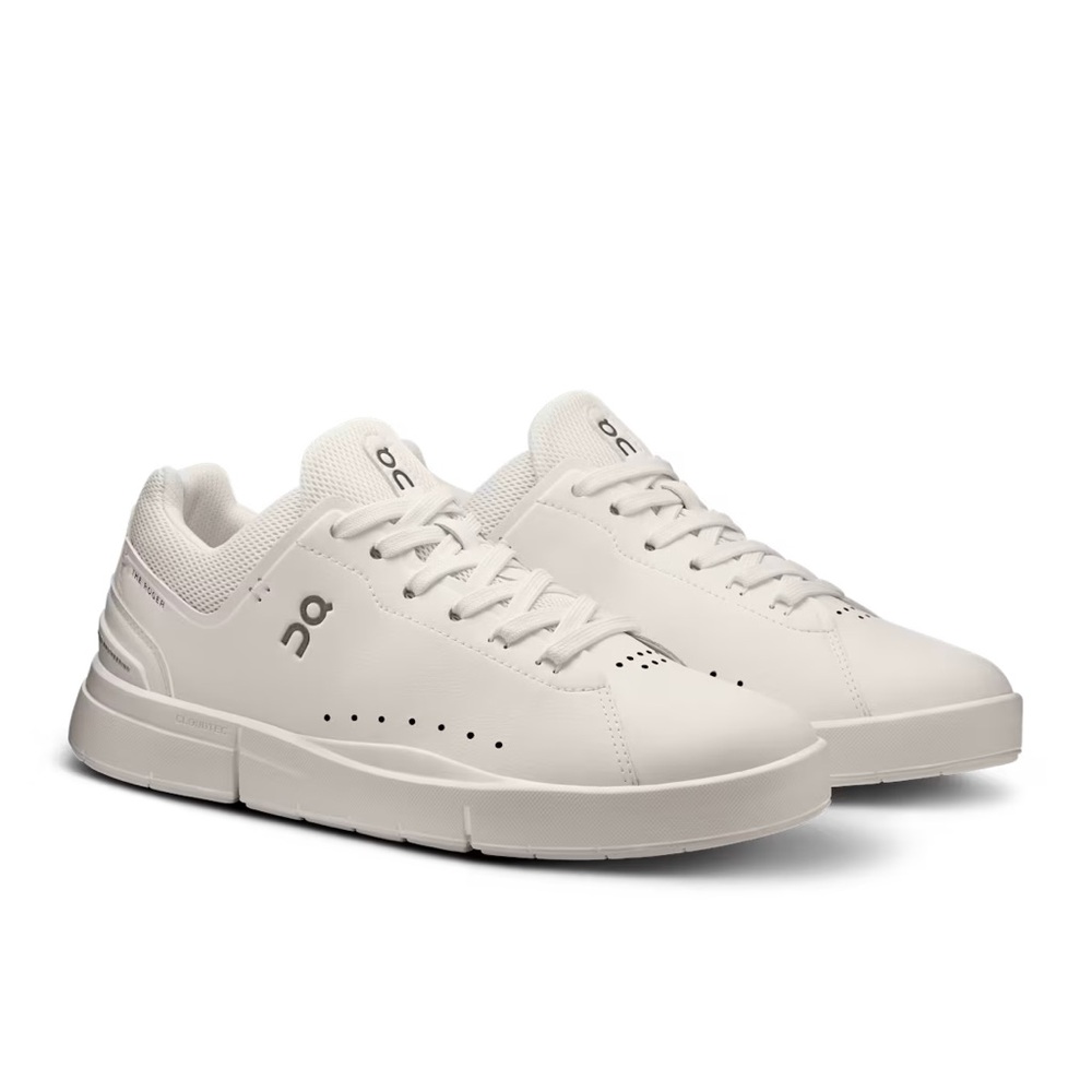On The Roger Advantage Women’s Sneaker